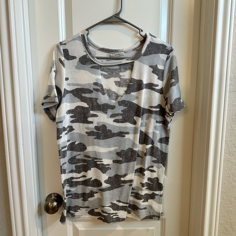 Grey camo top